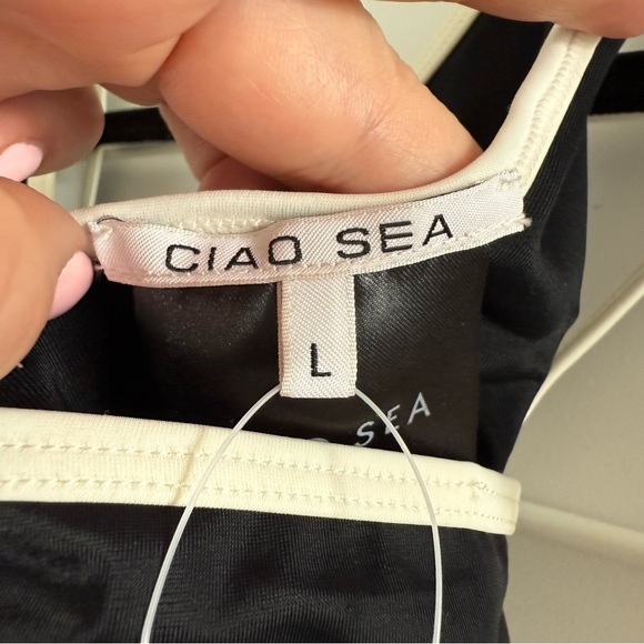 Ciao Sea black & white crossover wrap bikini top - size Large (L) NWT - Picture 6 of 6